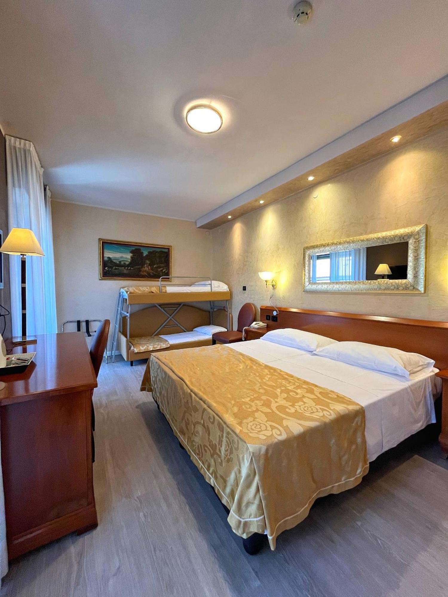 Regina Hotel 3*